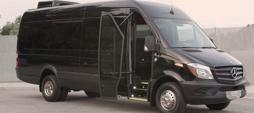 mercedes_sprinter_limobus_limo_service-876x390